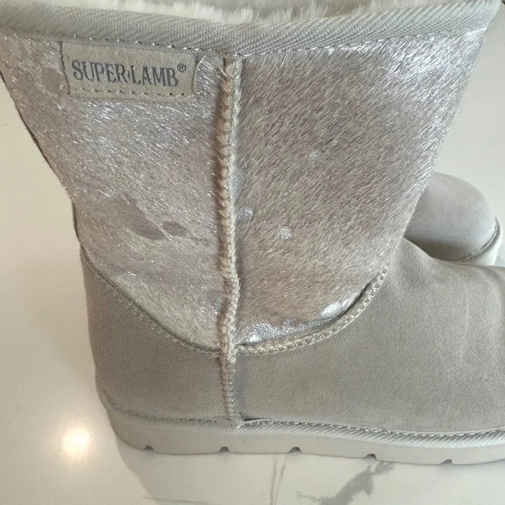 Super Lamb Turano 7.5in Etched Cow Print Silver Taupe Suede Sheepskin Boots 10 B